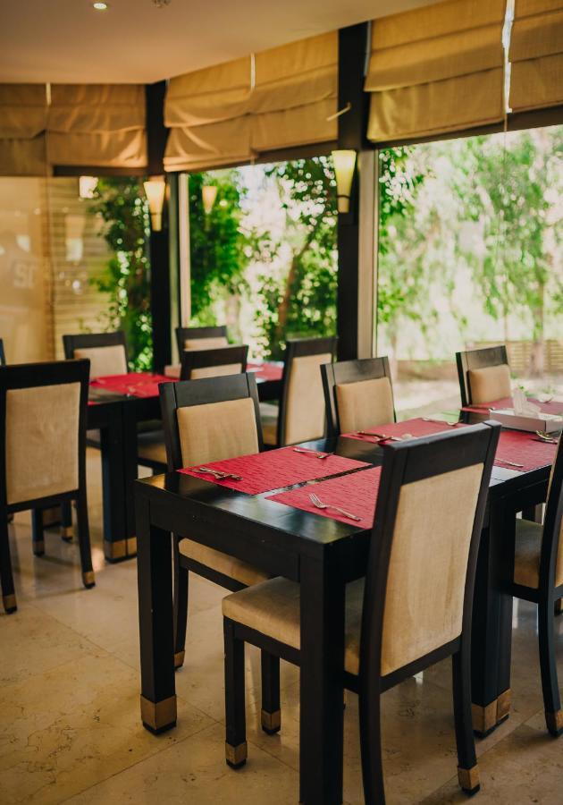 Ashur Hotel Dukhan Kültér fotó