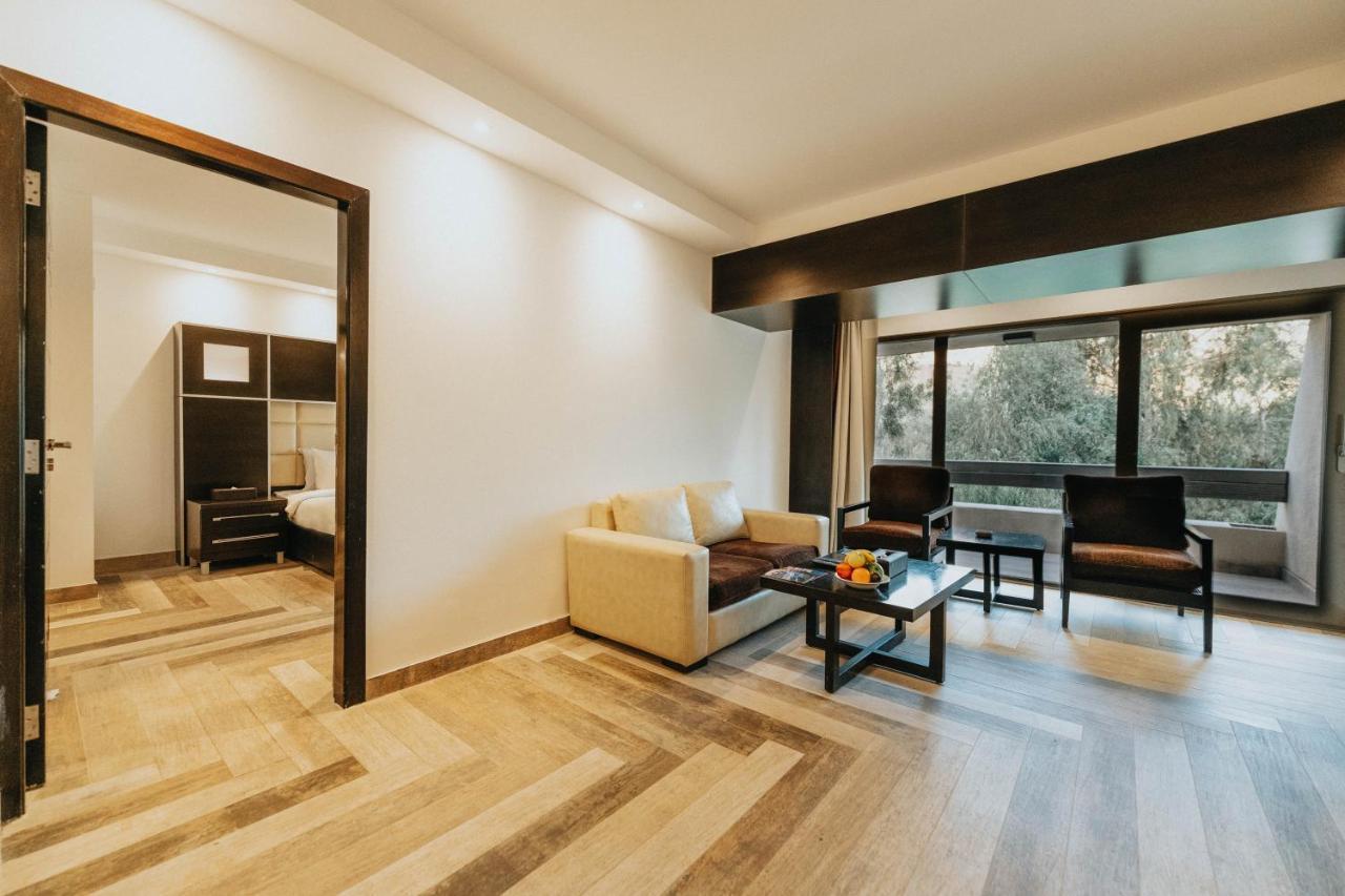 Ashur Hotel Dukhan Kültér fotó
